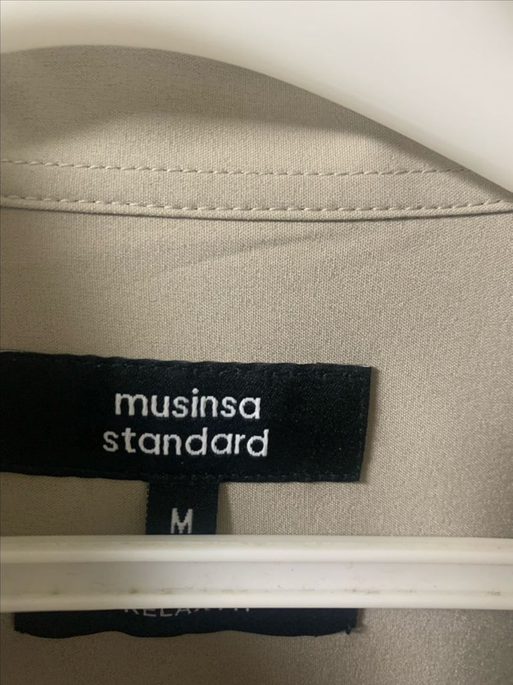 무신사스탠다드릴렉스 핏 실키 셔츠 라이트베이지 m사이즈 판 이미지