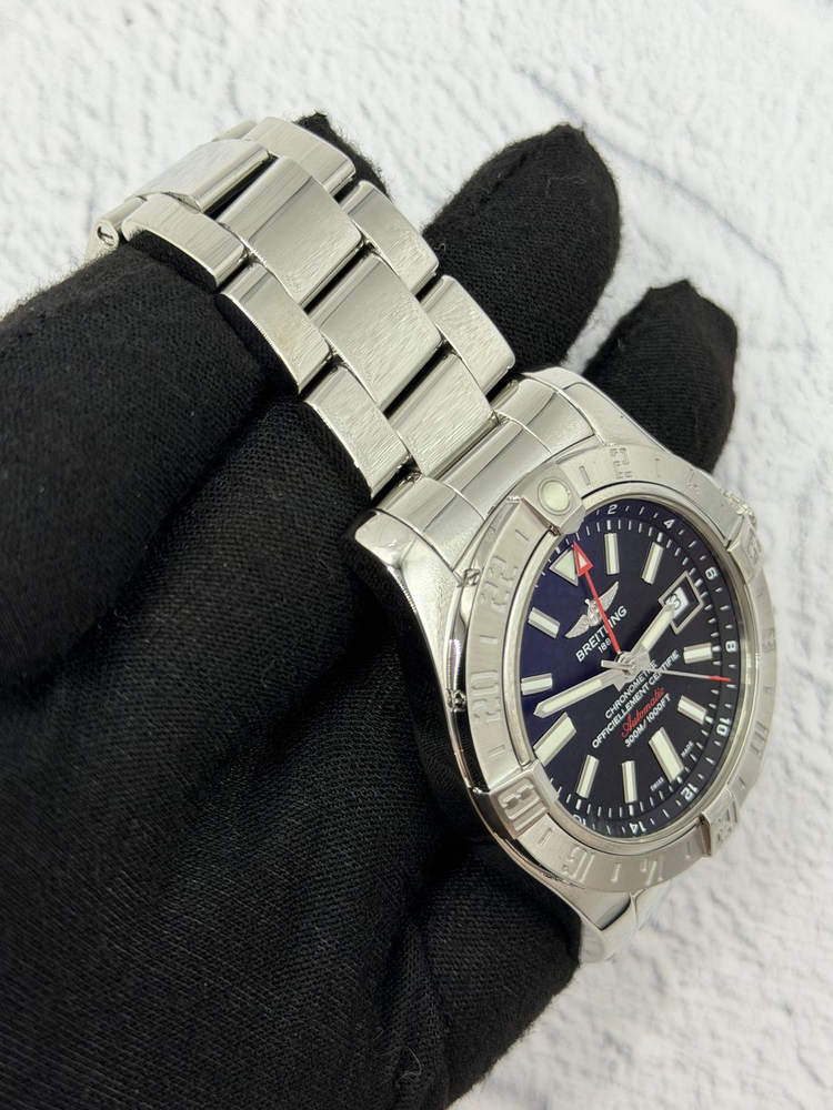 브라이틀링 어벤져 II GMT A32390 시계 판매합니다. 이미지