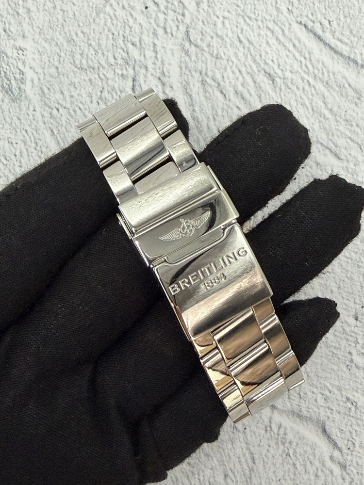 브라이틀링 어벤져 II GMT A32390 시계 판매합니다. 이미지