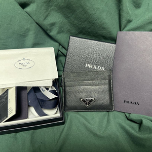 프라다 사피아노 레더 카드지갑 이미지