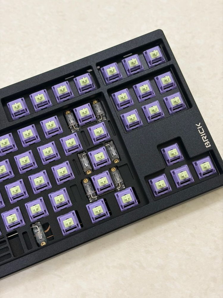 brick tkl 블랙알루상판 pc하판 커스텀 키보드 이미지