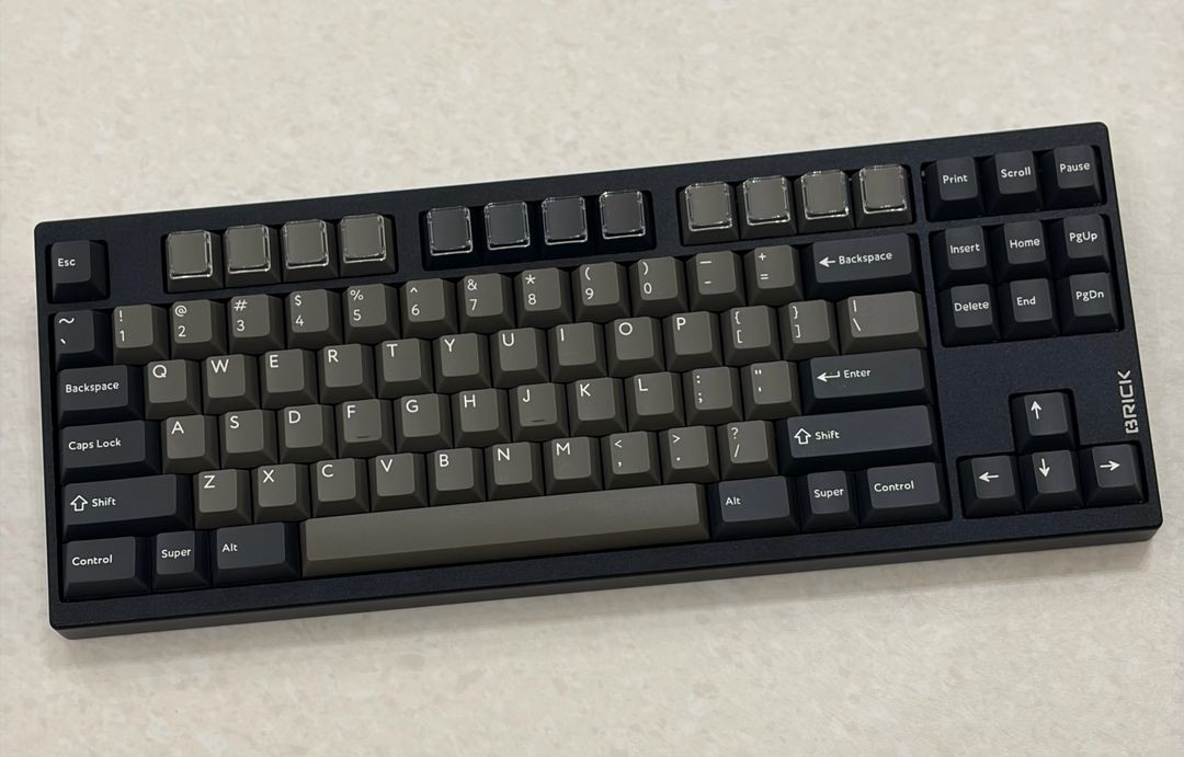 brick tkl 블랙알루상판 pc하판 커스텀 키보드 이미지