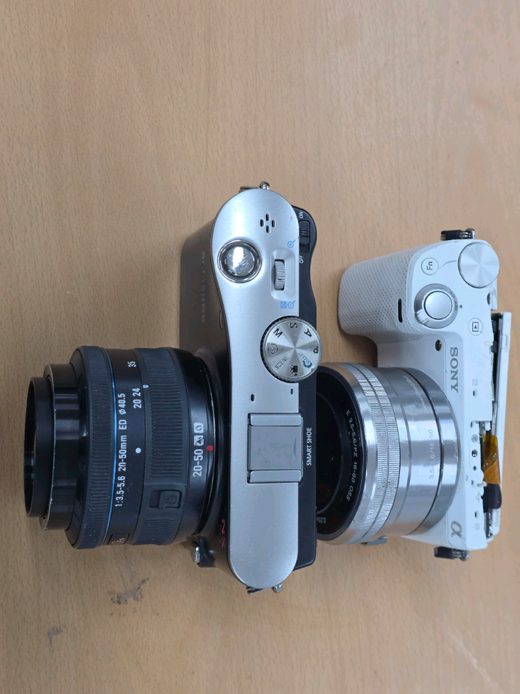 삼성 NX100. 소니 알파 미러리스 디지털카메라 부품용 이미지