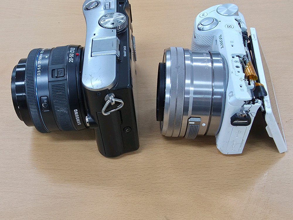 삼성 NX100. 소니 알파 미러리스 디지털카메라 부품용 이미지