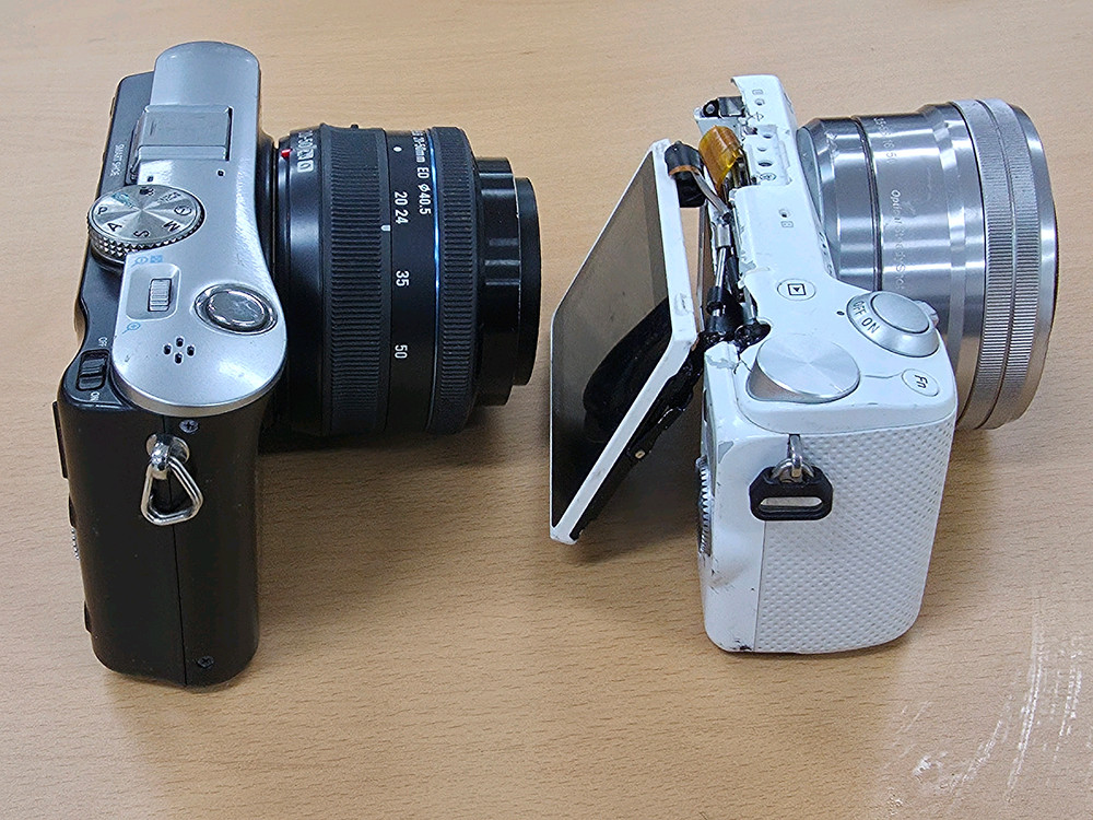 삼성 NX100. 소니 알파 미러리스 디지털카메라 부품용 이미지