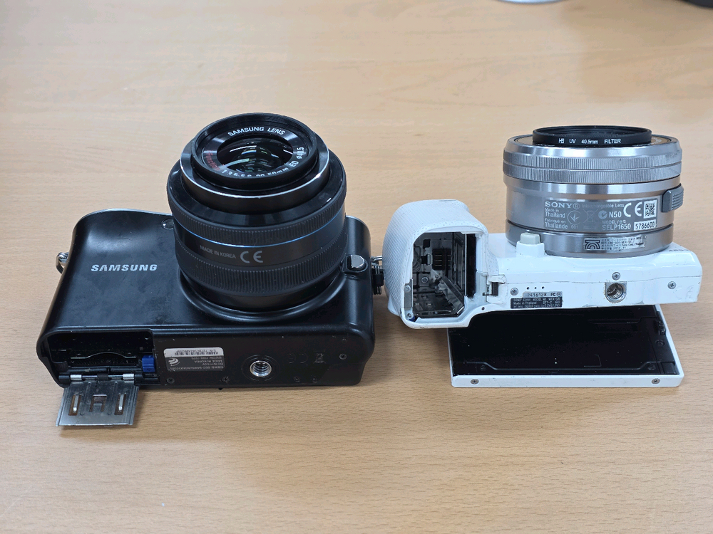 삼성 NX100. 소니 알파 미러리스 디지털카메라 부품용 이미지