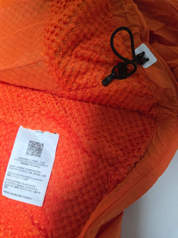 아크테릭스 프로톤라이트웨이트 후디 페놈 색상 L사이즈 팝니다. 이미지