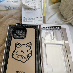 아이폰16프로맥스 메종키츠네 링스탠드 케이스티파이 판매해요. 이미지