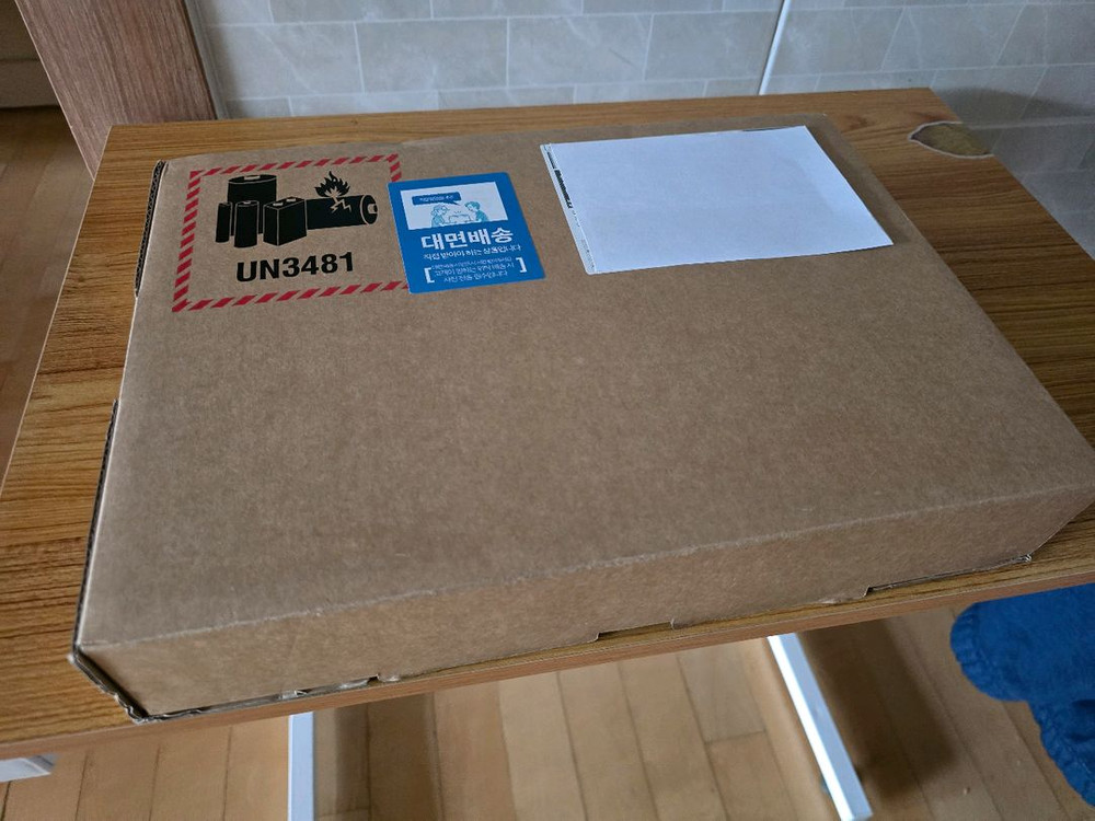 Apple 2026 맥북 네오 실버 밀봉 이미지