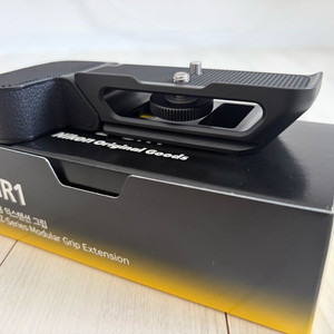 니콘 카메라 Z시리즈용 익스텐션 그립 Z-GR1 한번사용한 제품 판매합니다 이미지