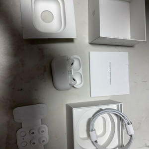 에어팟프로2 라이트닝 이미지