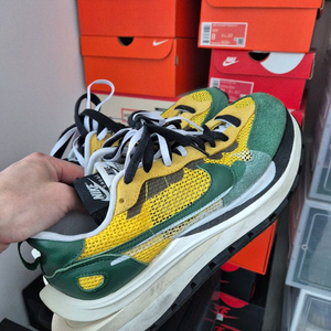 나이키 x 사카이 베이퍼와플 투어 옐로우 & 골지 그린 세일 이미지