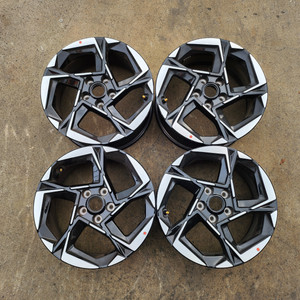 신형 K5 페이스리프트 17인치 임판휠 순정휠 중고휠 팝니다 이미지