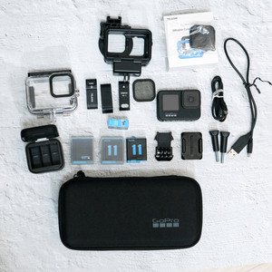 고프로9 히어로 블랙 및 다양한 악세서리 구성 이미지