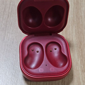 갤럭시 버즈라이브 레드 충전본체 이미지