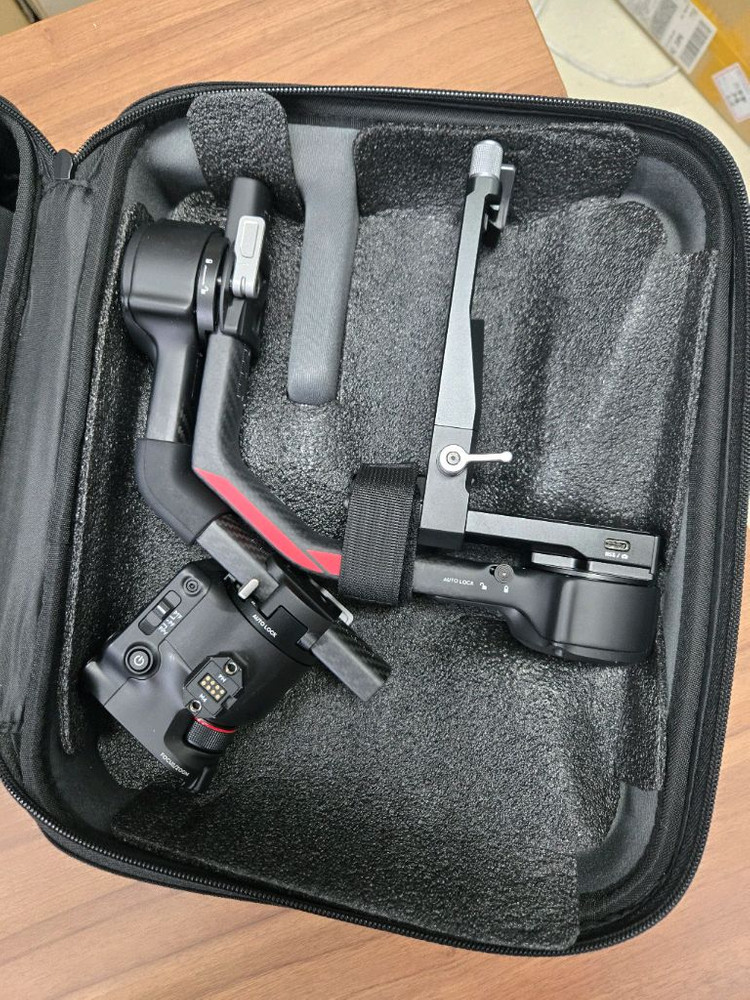 DJI RS 4 PRO COMBO (+ 인텔리전스 트랙모듈) 이미지