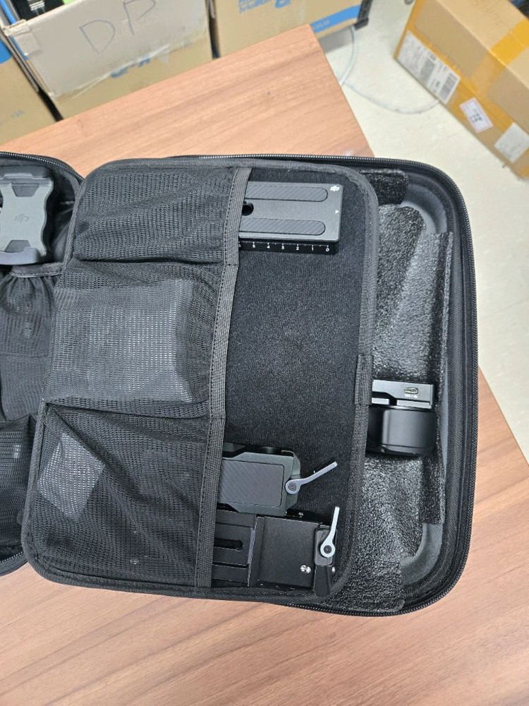 DJI RS 4 PRO COMBO (+ 인텔리전스 트랙모듈) 이미지