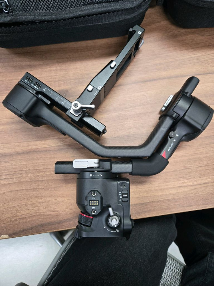 DJI RS 4 PRO COMBO (+ 인텔리전스 트랙모듈) 이미지