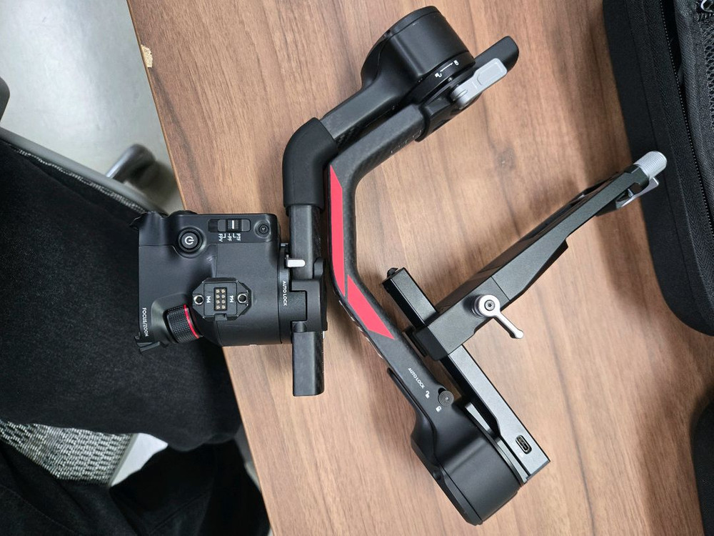 DJI RS 4 PRO COMBO (+ 인텔리전스 트랙모듈) 이미지