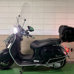 22년식 베스파 GTS 125 HPE 유광 블랙 이미지