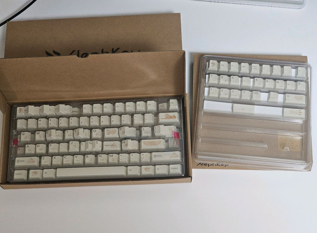 Alephkey 이집트 PBT 베이스 + 넘패드 키캡세트 이미지
