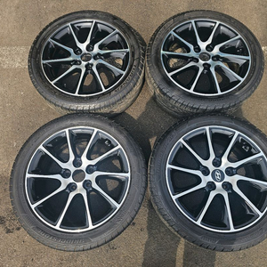 아반떼 튜익스 17인치 휠타이어 이미지