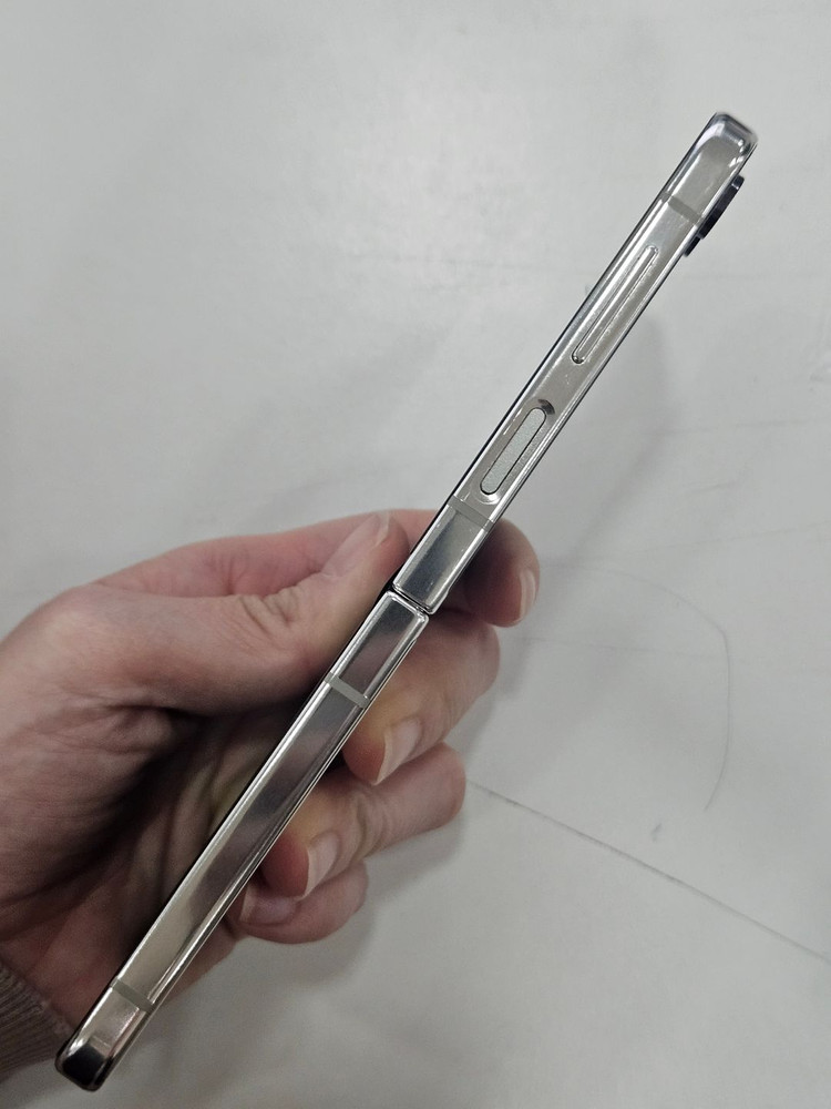 갤럭시Z플립5 256GB 화이트 가성비폰 이미지