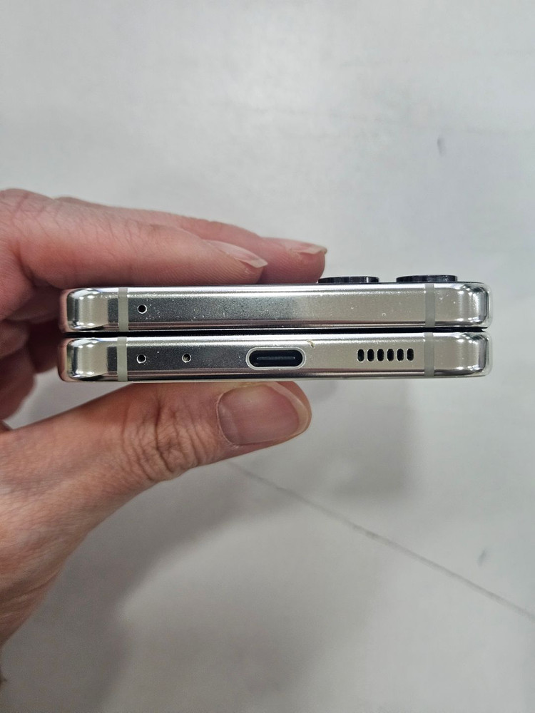 갤럭시Z플립5 256GB 화이트 가성비폰 이미지