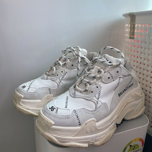 발렌시아가 트리플 S 올오버 스니커즈 36 정품 이미지