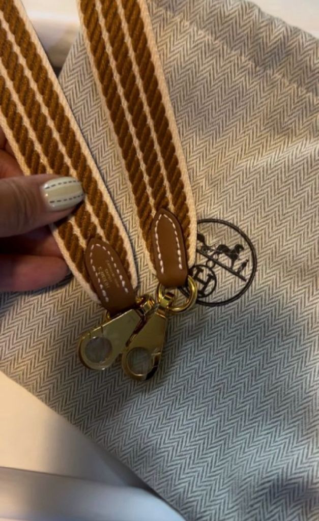 에르메스 매장구입 스트랩 새상품 85cm 인보이스포함 풀구성 정가 이하 이미지