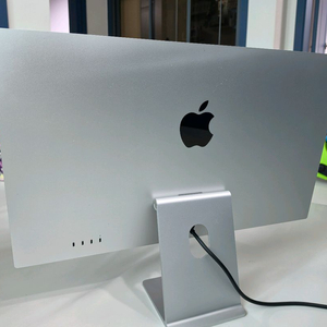 애플 스튜디오 디스플레이 이미지