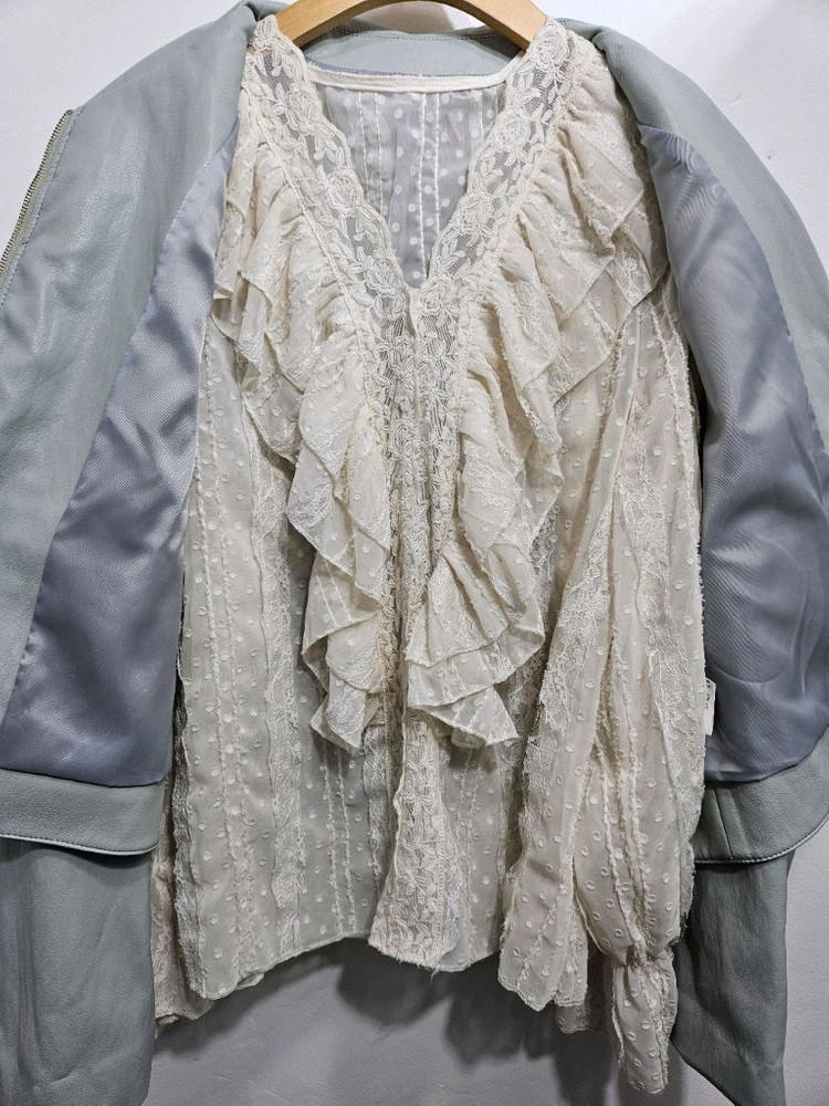 아이보리 프릴 레이스 블라우스 이미지