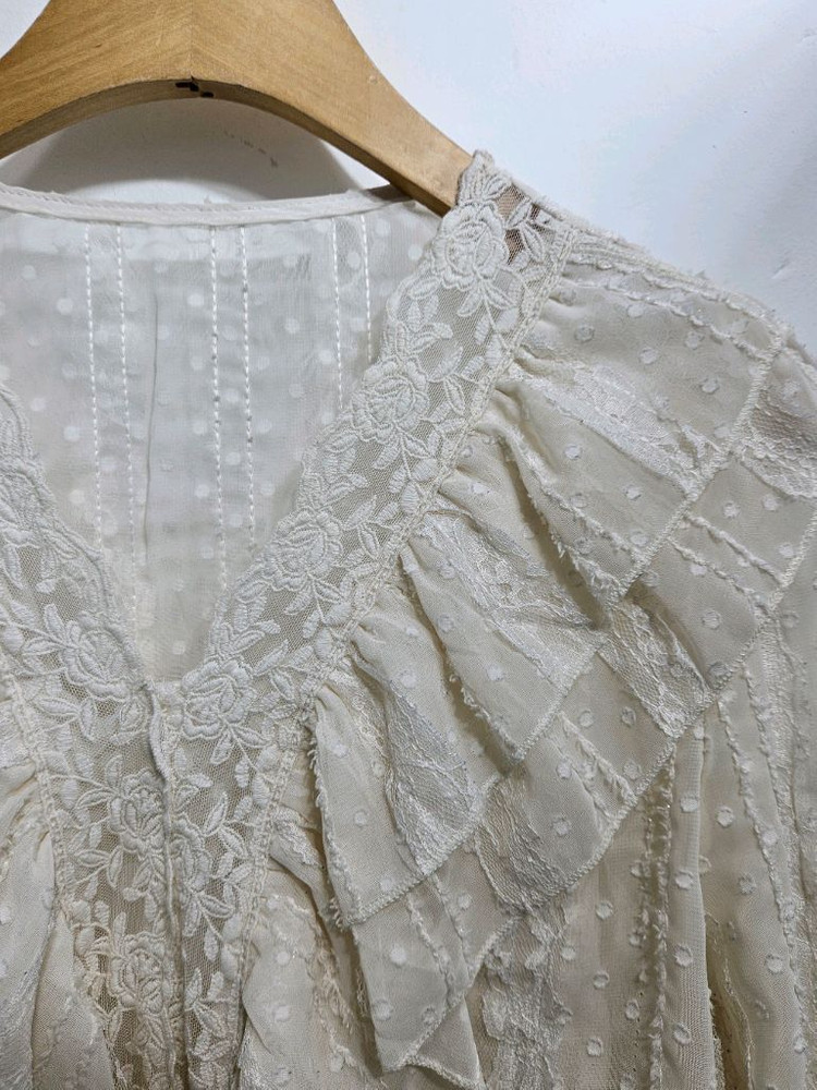 아이보리 프릴 레이스 블라우스 이미지