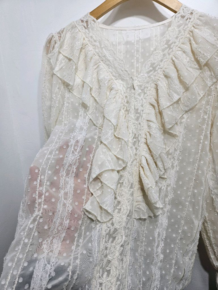 아이보리 프릴 레이스 블라우스 이미지