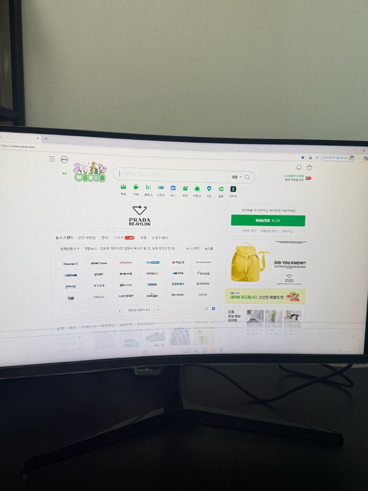 삼성 27인치 WQHD 144hz 커브드 게이밍 모니터 판매합니다 이미지