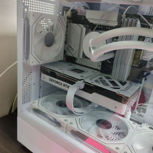 rtx 4070+ 추금드리고 4070 super나 4070ti(화이트) 구합니다 이미지