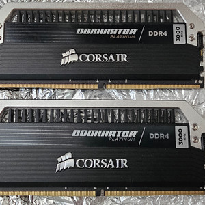 DDR4 커세어 도미네이터 플래티넘 32GB 램 세트 이미지