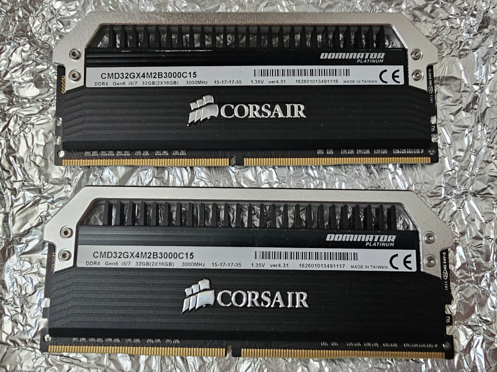 DDR4 커세어 도미네이터 플래티넘 32GB 램 세트 이미지