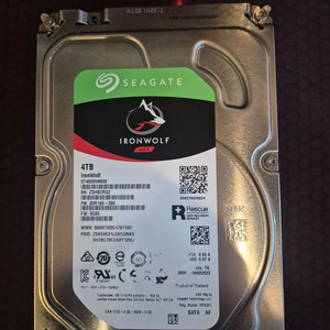 NAS용 하드디스크 4TB 2개 팝니다. 시게이트 나스웨어 . 웬디 아이언울프 플러스 이미지