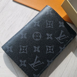 루이비통 모노그램 여권지갑 이미지