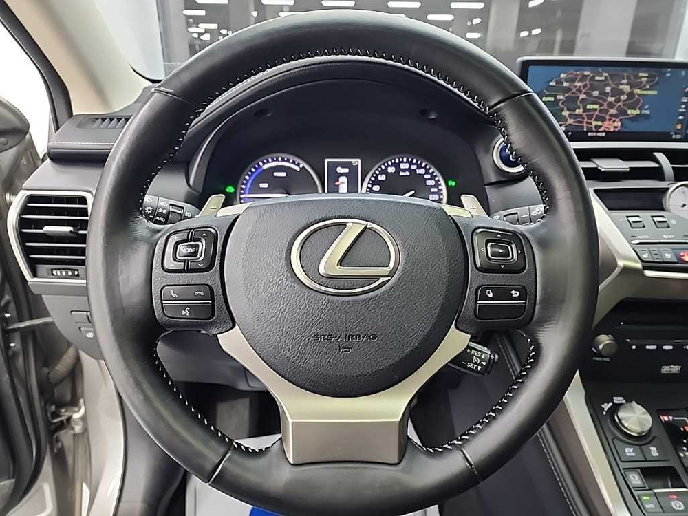 렉서스 NX 300h 이그제큐티브 이미지