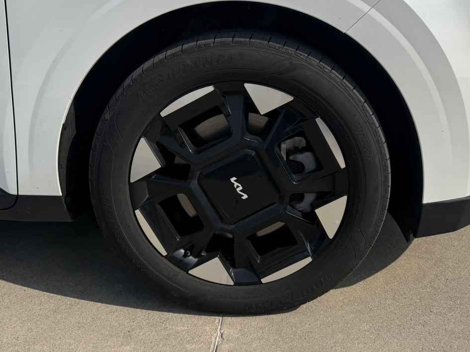 더 뉴 카니발 중고차 4세대 7인승 노블레스 24년06월 25년형 32372km 완전무사고 A급 상태입니다. 이미지