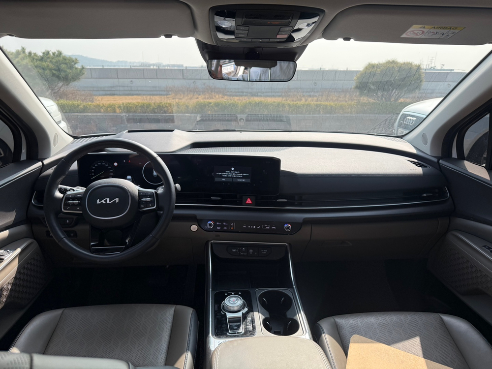 더 뉴 카니발 중고차 4세대 7인승 노블레스 24년06월 25년형 32372km 완전무사고 A급 상태입니다. 이미지