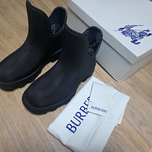 버버리 앵클부츠 풀구성품 판매합니다. burberry 신발 장화 이미지
