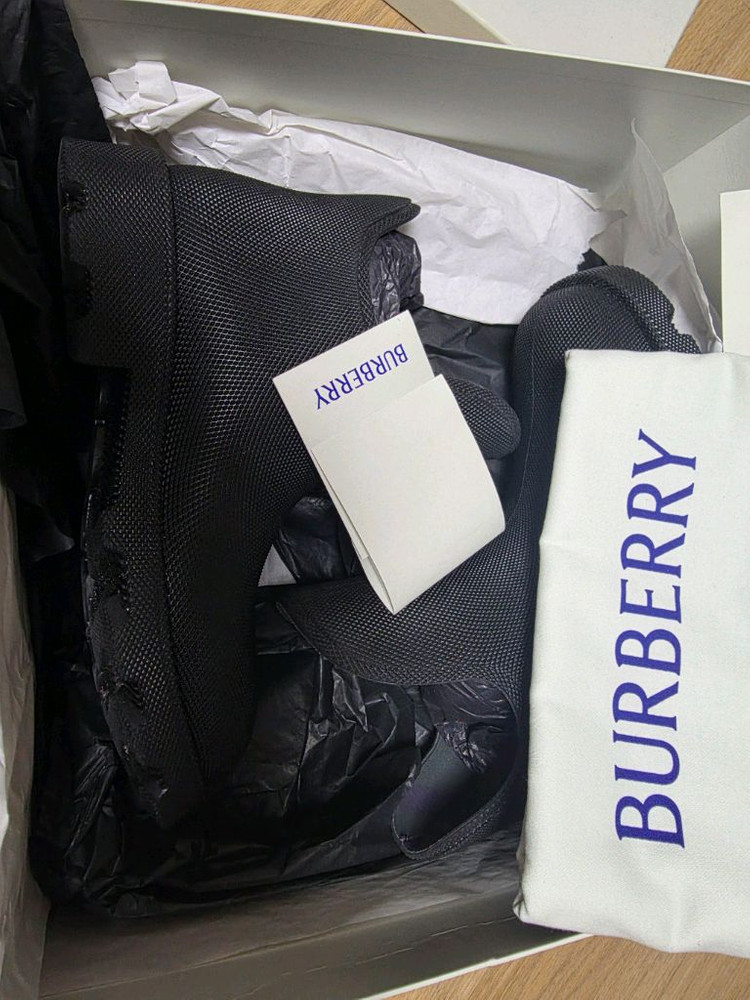 버버리 앵클부츠 풀구성품 판매합니다. burberry 신발 장화 이미지