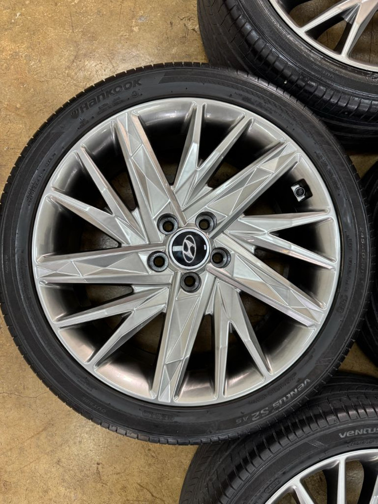 더 뉴 그랜저ig 캘리그래피 19인치 휠타이어 팝니다 이미지