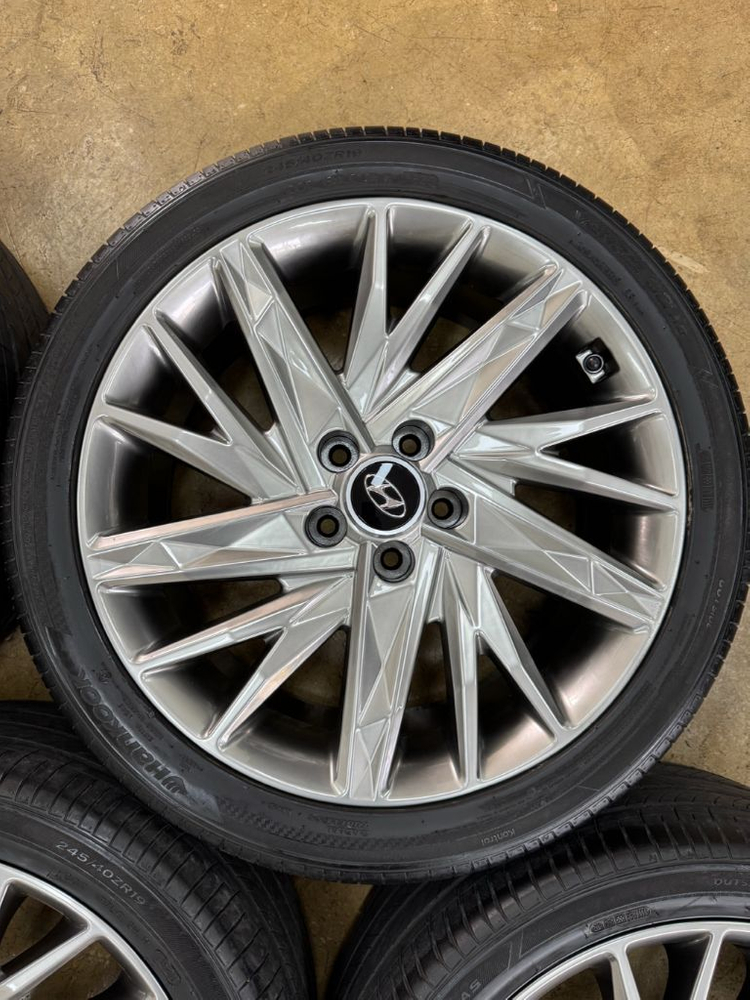 더 뉴 그랜저ig 캘리그래피 19인치 휠타이어 팝니다 이미지