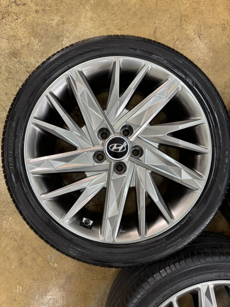 더 뉴 그랜저ig 캘리그래피 19인치 휠타이어 팝니다 이미지