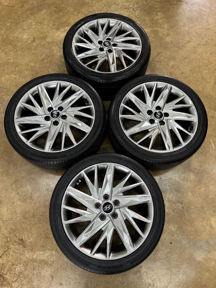 더 뉴 그랜저ig 캘리그래피 19인치 휠타이어 팝니다 이미지