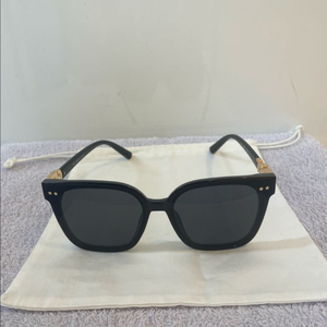 로고 패션 선글라스 이미지